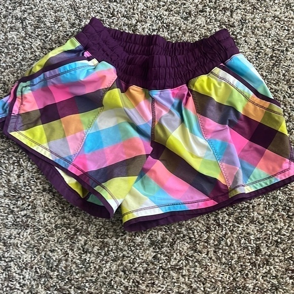 Lululemon shorts size 4 - Picture 1 of 5